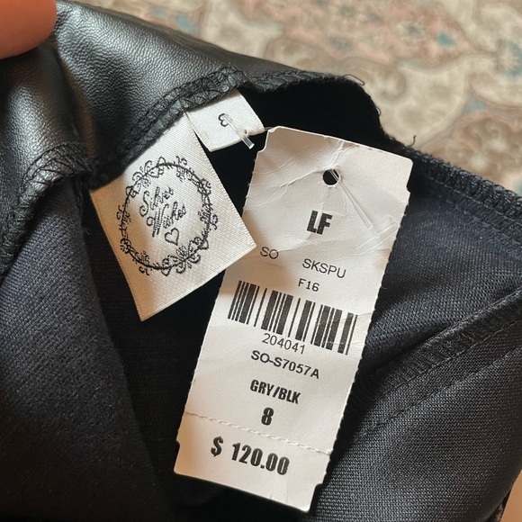 NWT LF faux leather and suede mini skirt 8/small - Picture 4 of 4